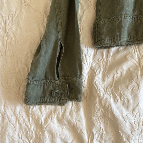 Tommy Bahama Women’s Green Utility Linen Shirt - Picture 5 of 12